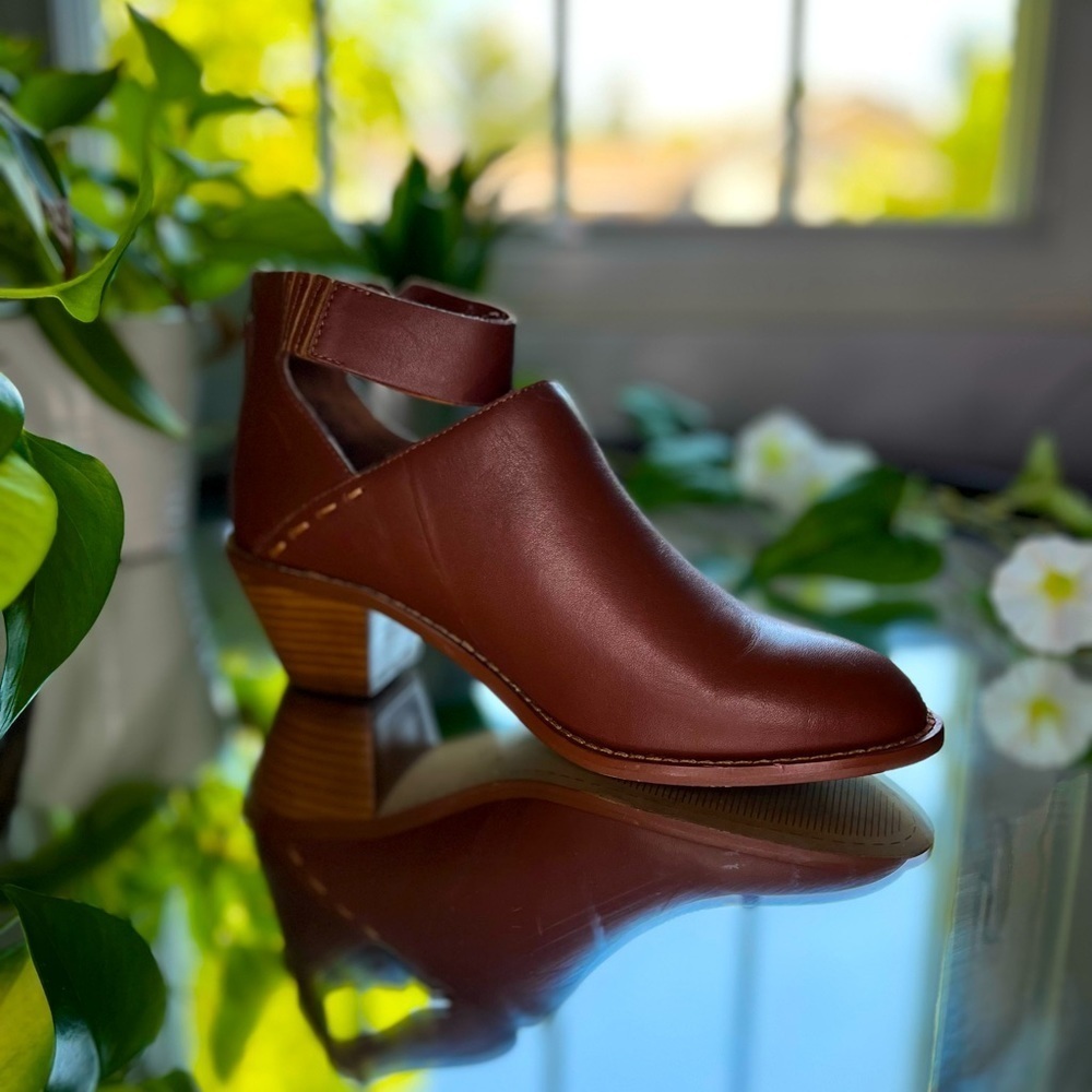 Kelsi Dagger Brooklyn Mahogany Kadeeja Leather Cutout Ankle Boot Brown S…